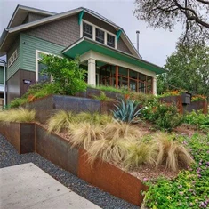 Cortenstalen steunmuur geroeste afwerking