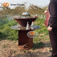 Metalen vuurplaats voor buiten met barbecue