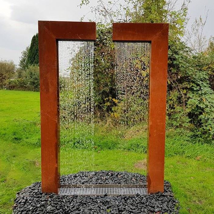 Customized Rusty Metal Rain Curtain Waterfall Garden Water Fountain Outdoor Corten Steel Water Feature